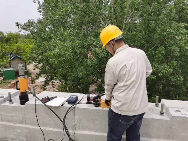 重型后擴(kuò)底錨栓現(xiàn)場拉拔試驗